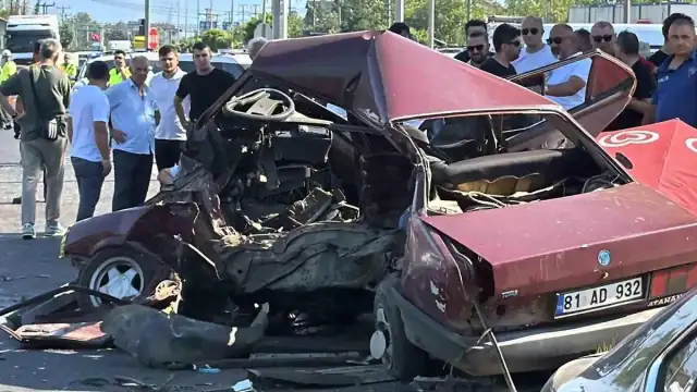 Düzce'de Trafik Kazası: Milletvekili Ercan Öztürk'ün Kullandığı Araç Çarpıştı