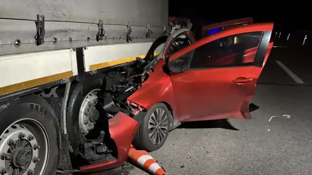 Edirne'de Tırın Arkasına Çarpan Otomobilin Sürücüsü Hayatını Kaybetti