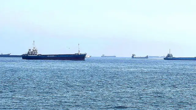 İran Devrim Muhafızları'ndan Hürmüz Boğazı Kapatma Uyarısı