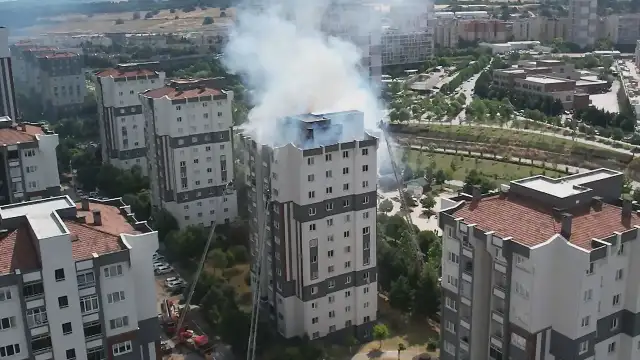 İstanbul Atakent Mahallesi'nde Çok Katlı Binada Yangın: 10 Yaralı