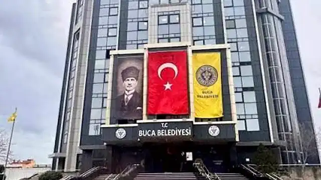 İzmir'de Buca Belediyesi'ne Operasyon: Gözaltı Sayısı 54'e Yükseldi