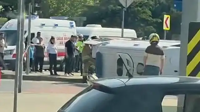 Kağıthane'de Ambulans ile Motosiklet Çarpıştı: 4 Yaralı