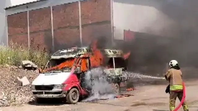 Kahramanmaraş'ta Minibüs Alev Aldı: Maddi Hasar Oluştu