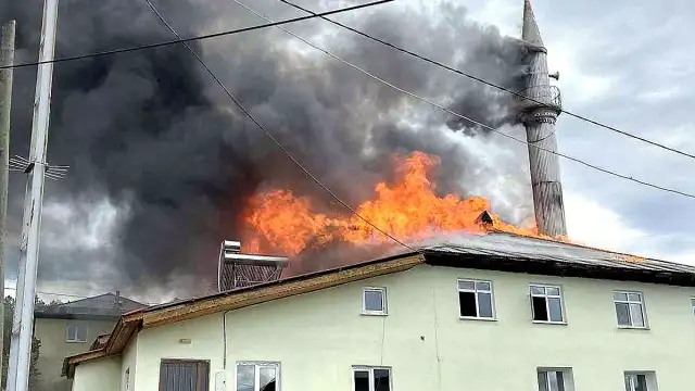 Kastamonu'nun Daday ilçesinde çıkan yangında cami, gasilhane ve yemekhane kullanılamaz hale geldi