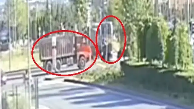 Kayseri'de Kamyon ile Tramvay Çarpıştı: 5 Yaralı