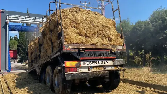Kocaeli Körfez'de TIR Yangını: Tedbir Amaçlı 50 Ev Tahliye Edildi