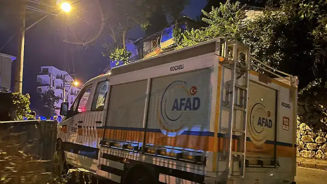 Kocaeli'de Sıva Düşmesi Sonucu 5 Kişi Tahliye Edildi