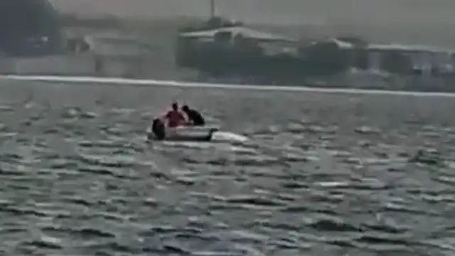 Küçükçekmece Gölü'nde Kayık Alabora Oldu: Mahsur Kalanlar Kurtarıldı