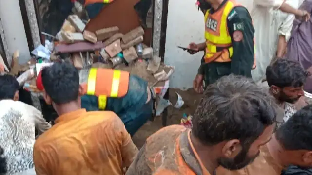 Lahor'da Dershane Çatısı Çöktü: 14 Çocuk Hayatını Kaybetti