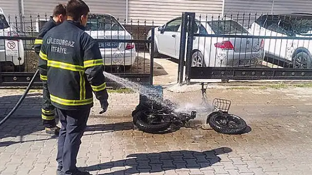 Lüleburgaz'da Seyir Halindeki Elektrikli Bisikletin Bataryası Patladı: Sürücü Yaralandı