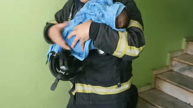 Mardin'in Kızıltepe ilçesinde ev yangını: Dumandan etkilenen bebek hastaneye kaldırıldı