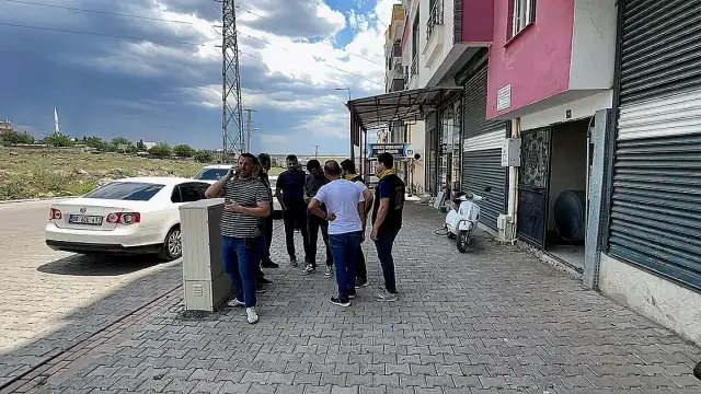Şanlıurfa Siverek'te Tartıştığı Eşi ve Kızını Vuran Şüpheli Aranıyor