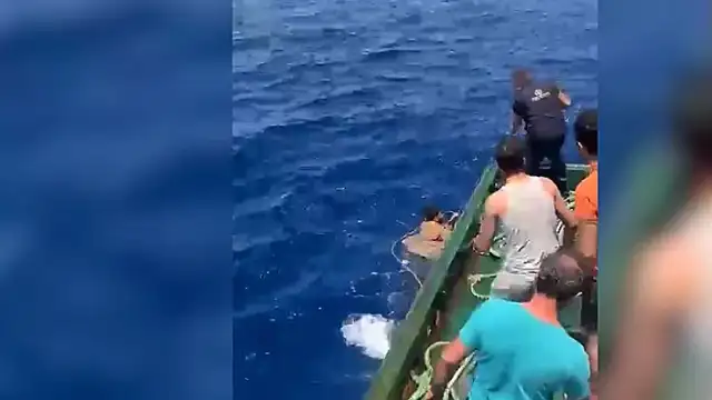 Türk Balıkçılar Malta Açıklarında 48 Göçmeni Kurtardı