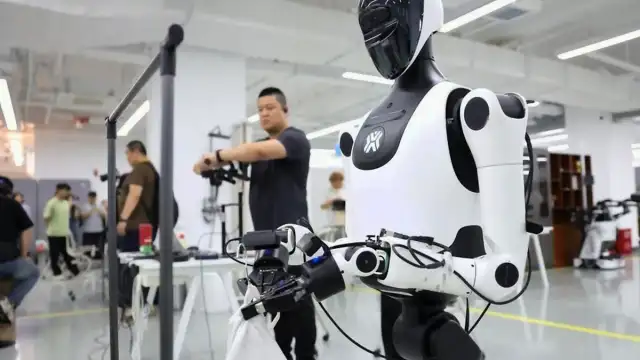 2026 Dünya Yapay Zeka Konferansı Öncesi: Çin'in İnsansı Robot Üretiminin Bu Yıl 100.000 Adedi Aşması Bekleniyor