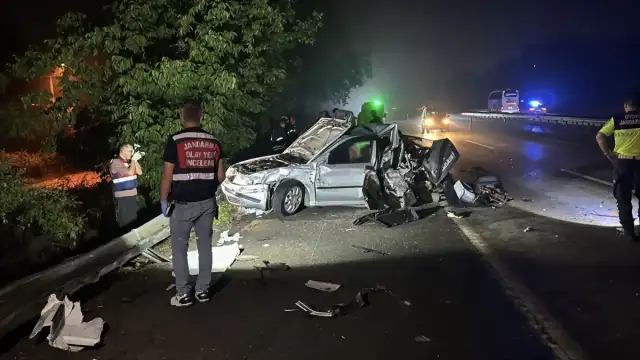 Anadolu Otoyolu'nda Tırın Otomobile Çarpması: 1 Çocuk Öldü, 3 Yaralı