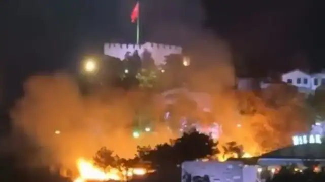 Ankara Kalesi Çevresindeki Otluk Alanda Yangın Çıktı
