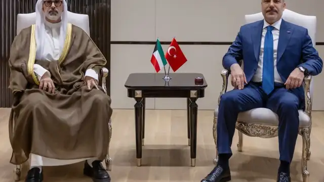Ankara'da Diplomatik Görüşme: Dışişleri Bakanı Hakan Fidan, Kuveytli Mevkidaşıyla Bir Araya Geldi
