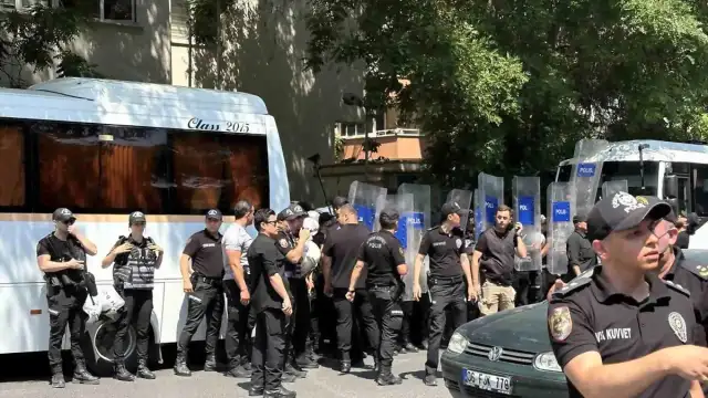 Ankara'da NATO karşıtı gösteri yapan gruba yönelik gözaltı işlemi