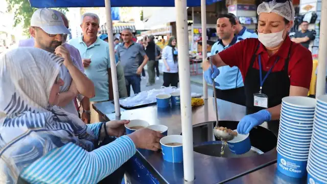 Antalya Büyükşehir Belediyesi Muharrem Ayı Kapsamında Aşure İkramlarını Sürdürüyor