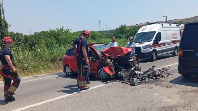 Balıkesir Erdek'te İki Otomobil Çarpıştı: 1 Ölü, 2 Yaralı