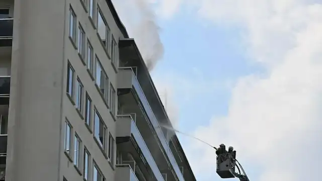 Belçika'nın Antwerp Kentinde 10 Katlı Binada Yangın: Çok Sayıda Can Kaybı ve Tahliye