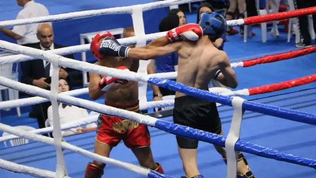 Bolu'da Türkiye Kick Boks Şampiyonası Başladı: Müsabaka Sırasında Bir Sporcu Fenalaştı