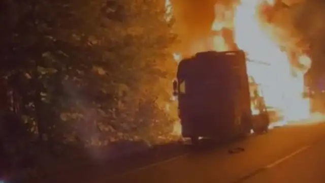 Çanakkale Lapseki'de TIR Dorsesi Alevlere Teslim Oldu