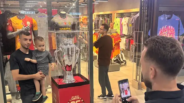 Düzce'de Galatasaray Şampiyonluk Kupası Sergilendi