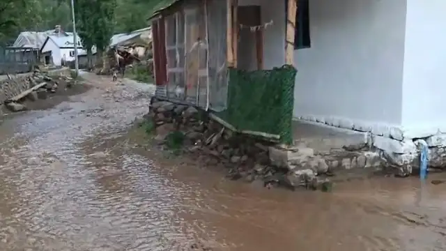 Erzurum Oltu'da Sağanak Yağış Sel Felaketine Yol Açtı