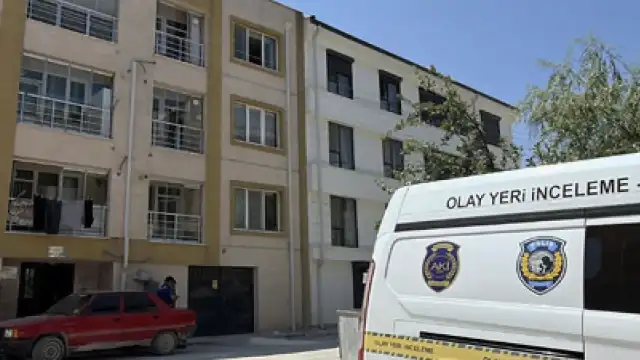 Eskişehir'de 3 Yaşındaki Çocuk Pencereden Düşerek Hayatını Kaybetti
