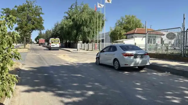 Eskişehir'de İşçi Servisi ile Otomobil Çarpıştı: 11 Yaralı
