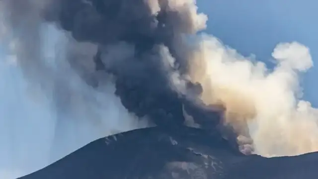 Etna Yanardağı'nda Şiddetli Patlama: Hava Trafiğine Kırmızı Kod Verildi