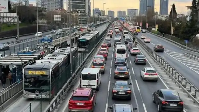 İstanbul'da Trafik Durumu: 28 Temmuz Salı Günü Hangi İlçelerde Yoğunluk Bekleniyor?