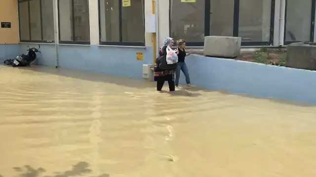 Kastamonu'da Şiddetli Sağanak: 12 Kişi Tahliye Edildi, Köy Yolları Ulaşıma Kapandı