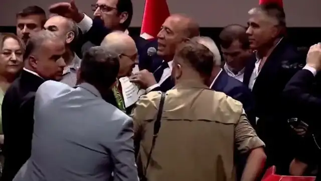 Kılıçdaroğlu'nun Rozet Töreninde Görevlilere Yönelik Sert Sözleri Gündem Oldu