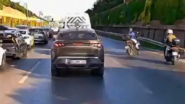 Maltepe D-100 Karayolu'nda İki Motosiklet Çarpıştı: Kaza Anı Kamerada