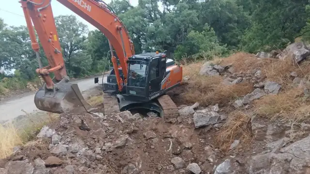 Sakarya Pamukova'da İş Makinesiyle Define Kazısı Yapan 5 Şüpheli Yakalandı