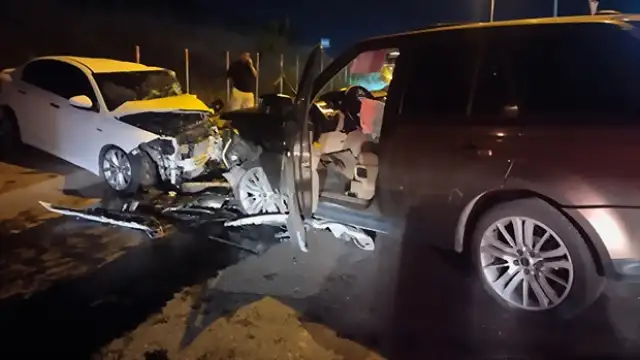 Sancaktepe'de Ters Yöne Giren Otomobil Zincirleme Kazaya Yol Açtı: 5 Yaralı