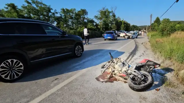 Sapanca'da Otomobil ile Motosiklet Çarpıştı: 2 Yaralı