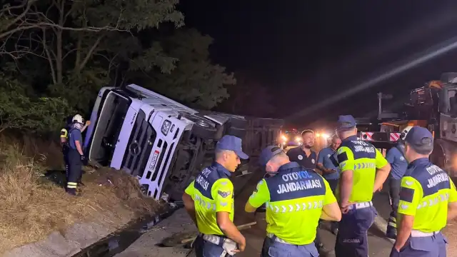 Tekirdağ Çorlu'da TIR Devrildi: 1 Ölü