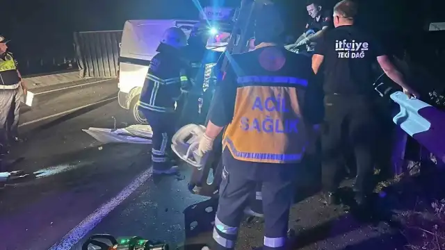 Tekirdağ'da tır dorsesinin kopması sonucu meydana gelen zincirleme kazada 3 kişi hayatını kaybetti