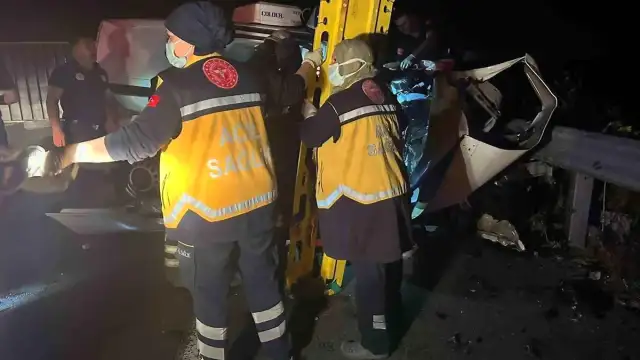 Tekirdağ'da Tır Dorsesinin Kopması Sonucu Zincirleme Kaza: 3 Ölü