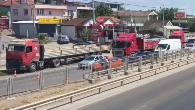 Bursa'da Anız Yangını İzmir Yoluna Sıçradı, Trafik Durma Noktasına Geldi