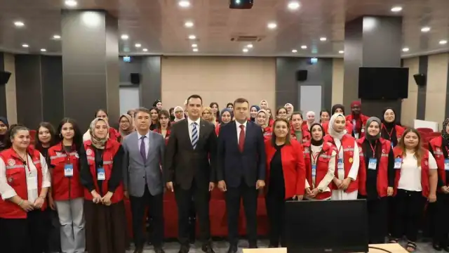 Damla Gönüllülük Hareketi Kapsamındaki Gençler Niğde Valiliği'nde Buluştu