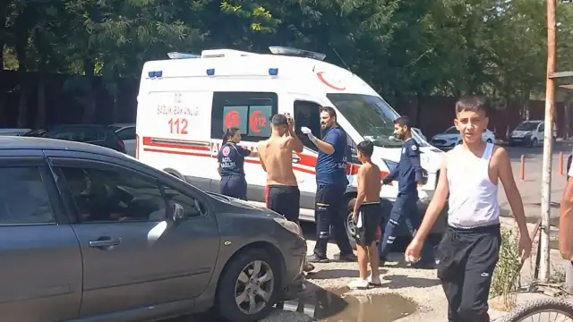 Diyarbakır'da Süs Havuzuna Atlayan İki Çocuk Kafa Kafaya Çarpıştı: Biri Hastaneye Kaldırıldı