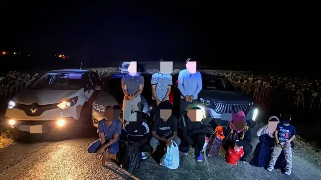 Edirne'de Göçmen Kaçakçılığı Operasyonu: 7 Göçmen ve 3 Organizatör Yakalandı