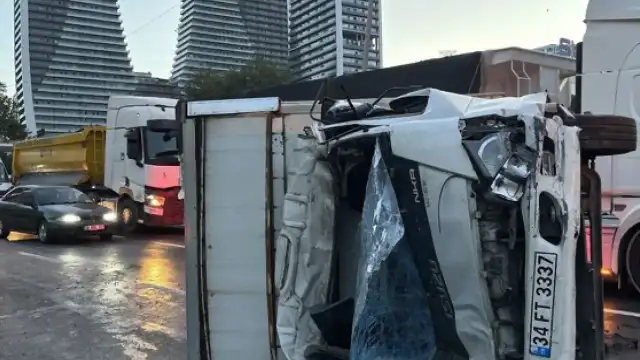 İstanbul'da Sağanak Sonrası Trafik Kazaları: 10 Yaralı