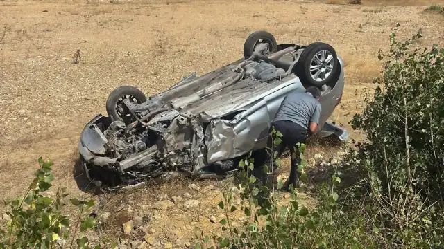 Tavşanlı'da Karşı Yönden Gelen Kamyonla Çarpışan Otomobildeki 4 Kişi Yaralandı