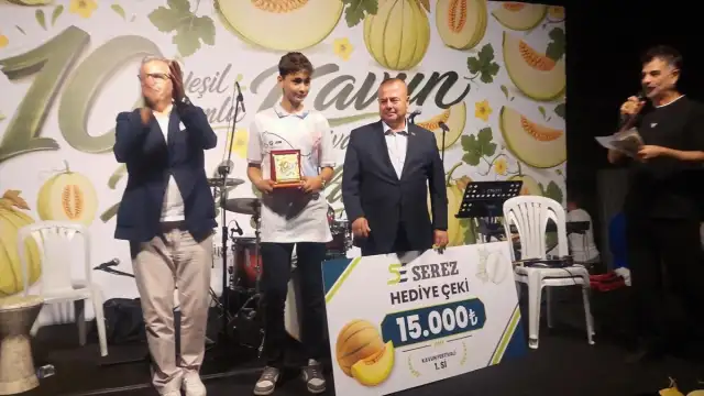 15 Yaşındaki E.K., Bandırma Kavun Festivali'nde En İyi Üretici Seçildi