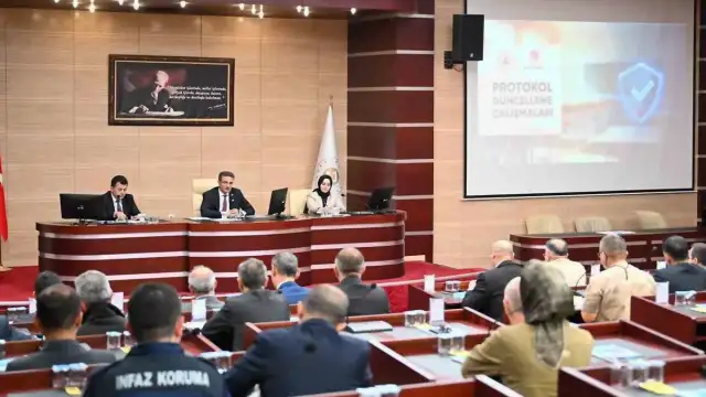 Erzurum'da Okul Güvenliği Toplantısı Vali Baruş Başkanlığında Gerçekleştirildi